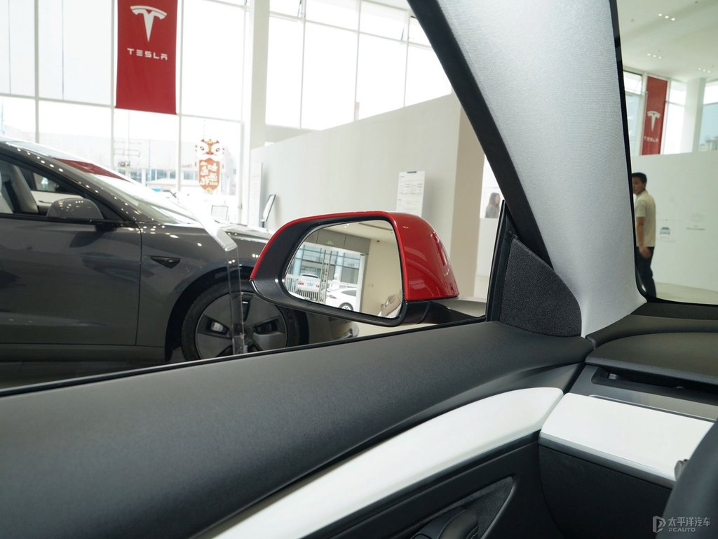 中國紅Model 3車身外觀圖片