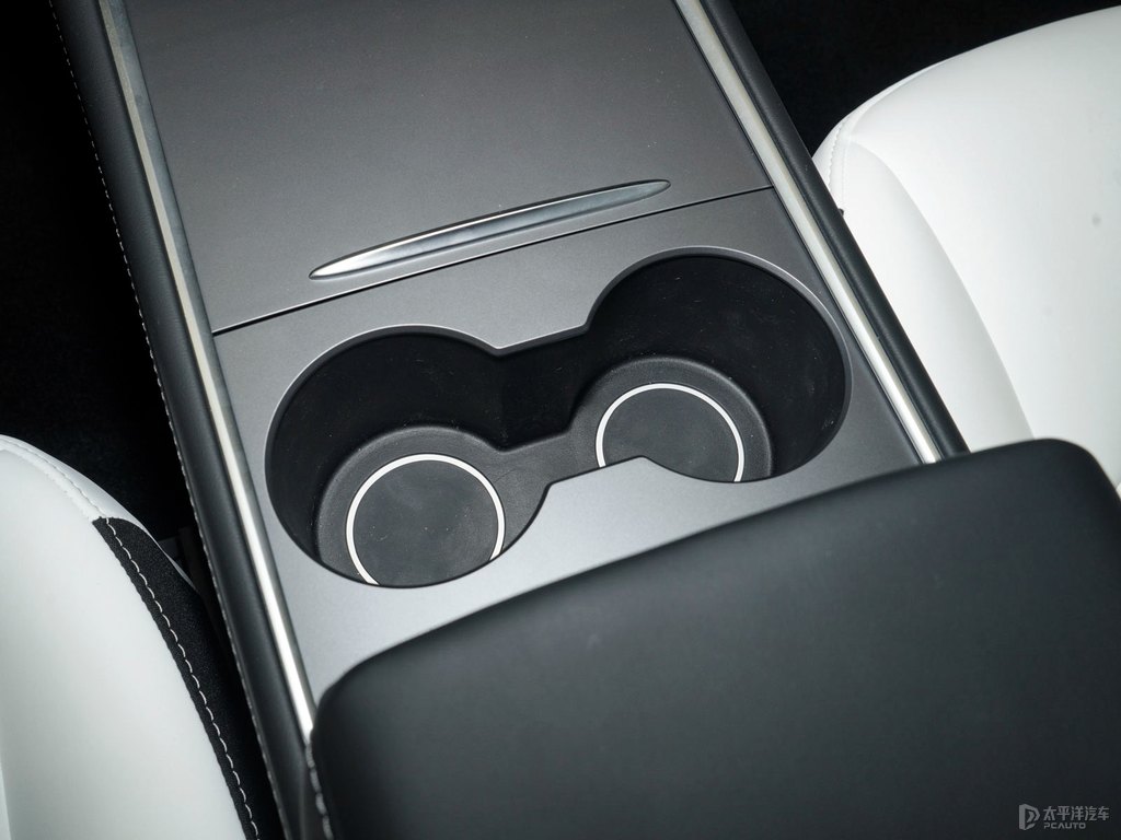 中國紅Model 3儲物空間空間圖片