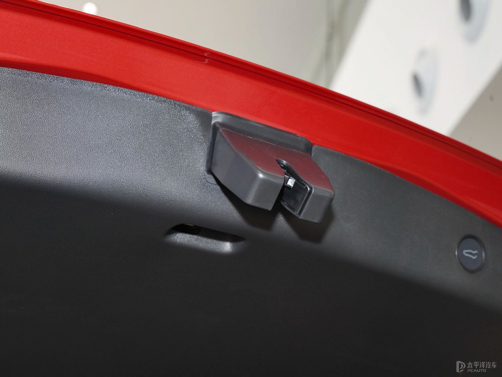 中國紅Model 3后備廂空間圖片