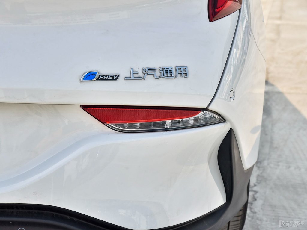 雪域白微藍(lán)6車(chē)尾外觀圖片