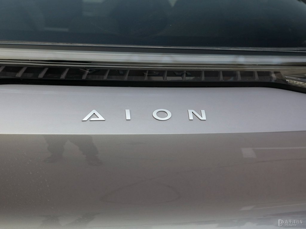 極速銀AION LX車尾外觀圖片