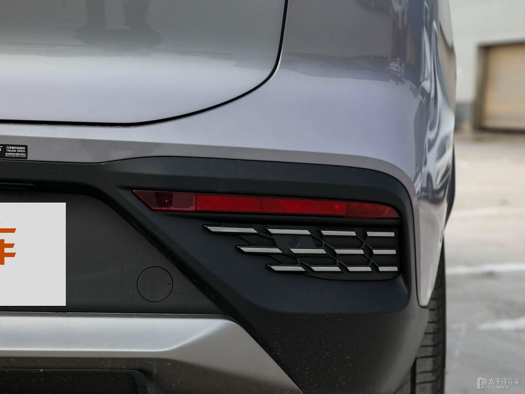 極速銀AION LX車尾外觀圖片