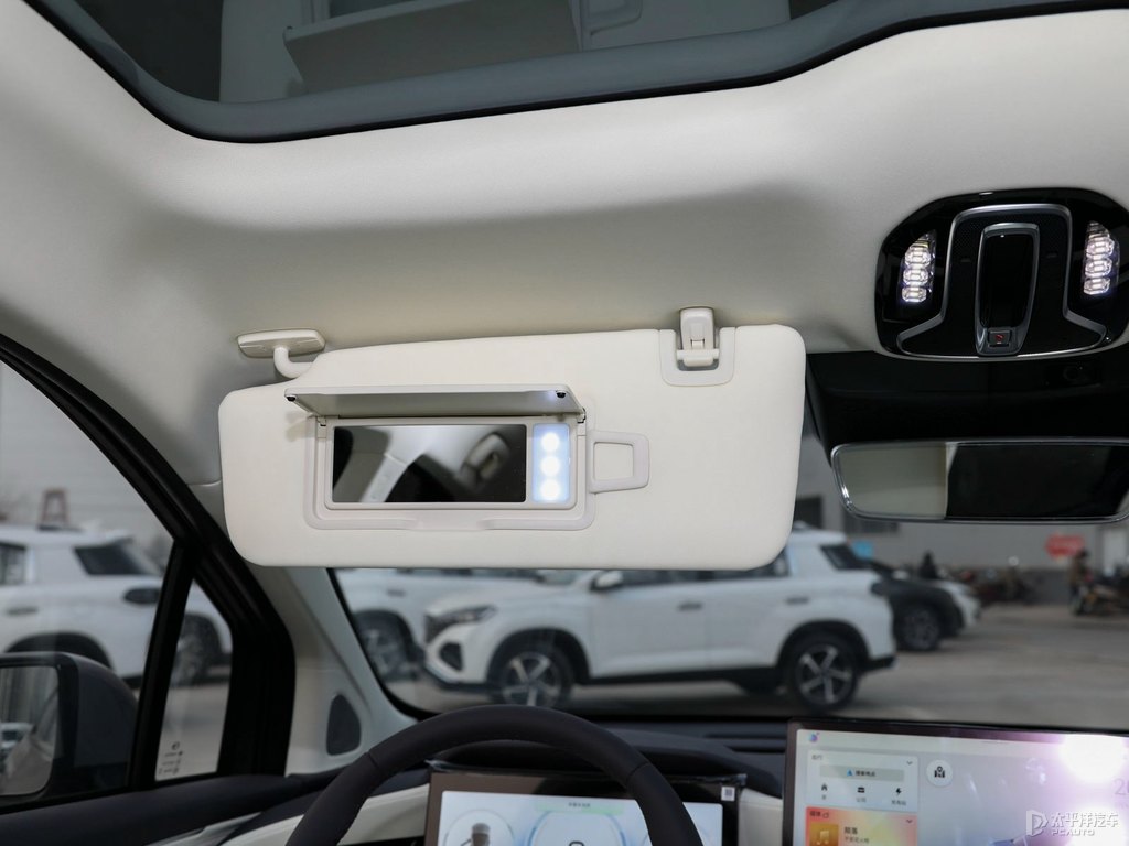 極速銀AION LX車廂內(nèi)飾圖片