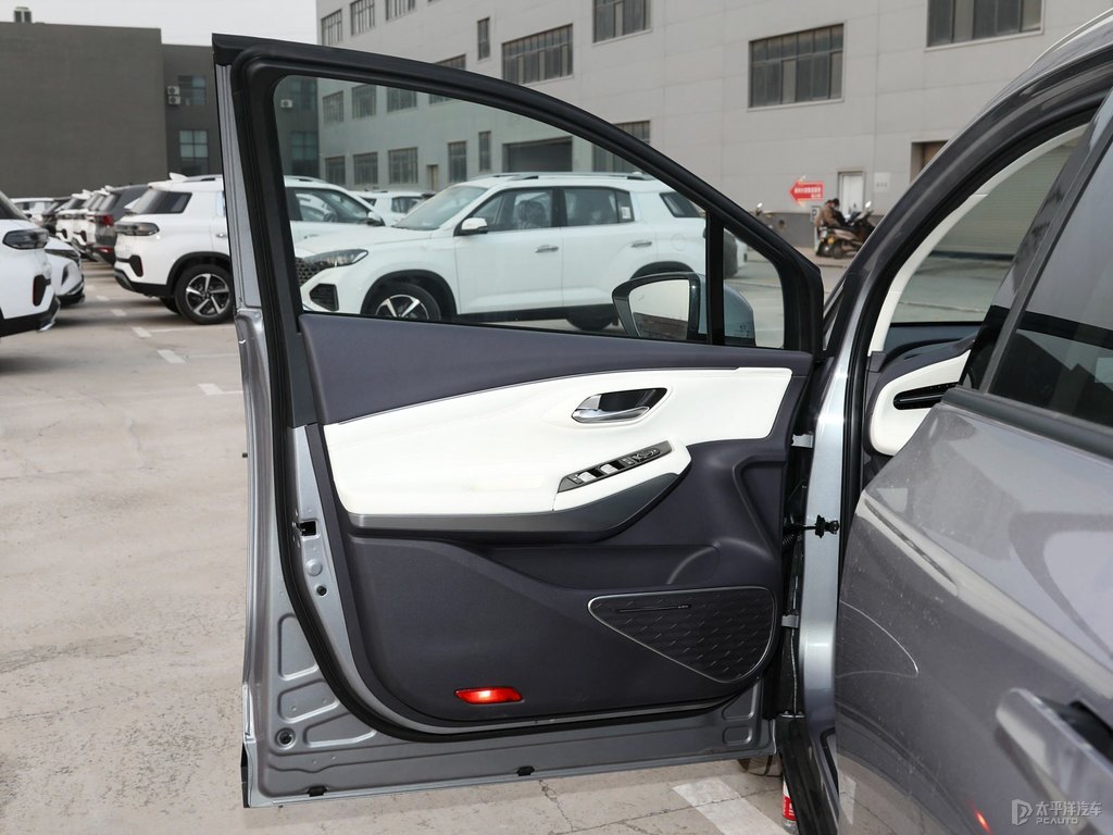 極速銀AION LX車廂內(nèi)飾圖片