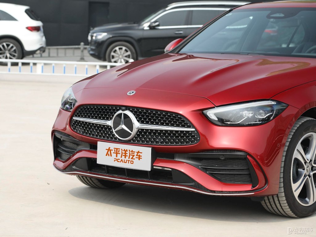 鋯石英紅奔馳C級車頭外觀圖片