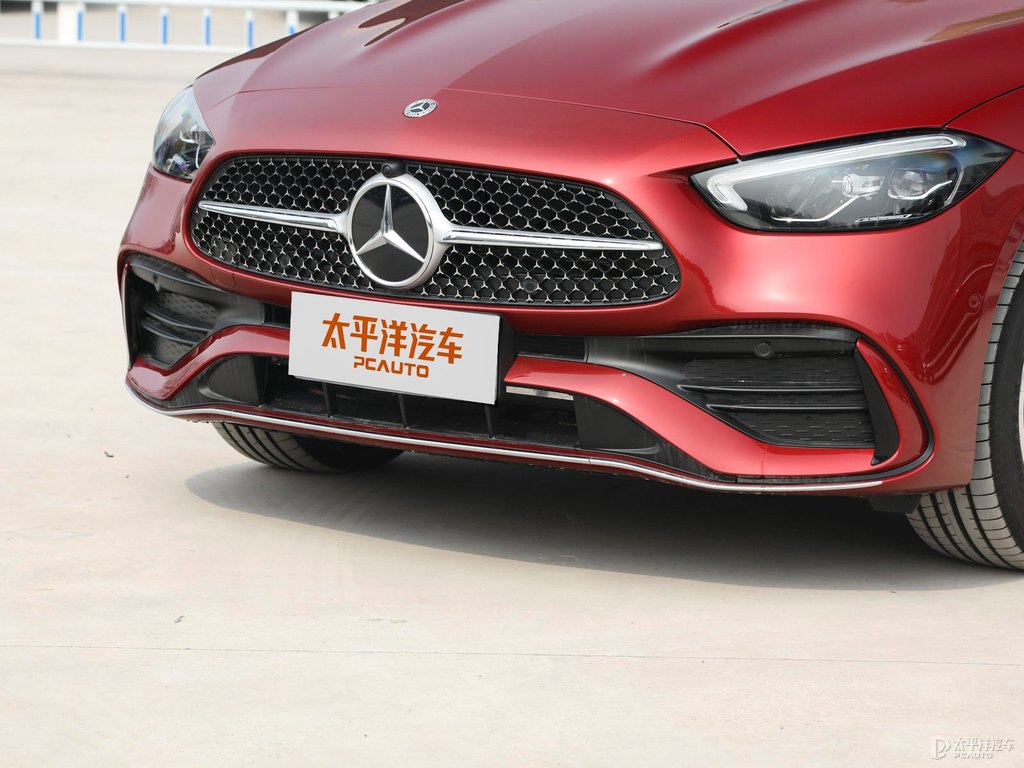 鋯石英紅奔馳C級車頭外觀圖片