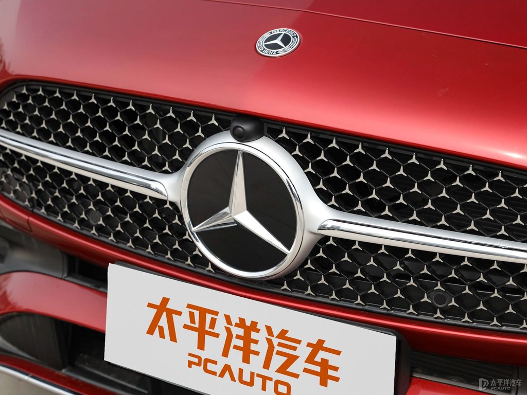 鋯石英紅奔馳C級(jí)車(chē)頭外觀圖片