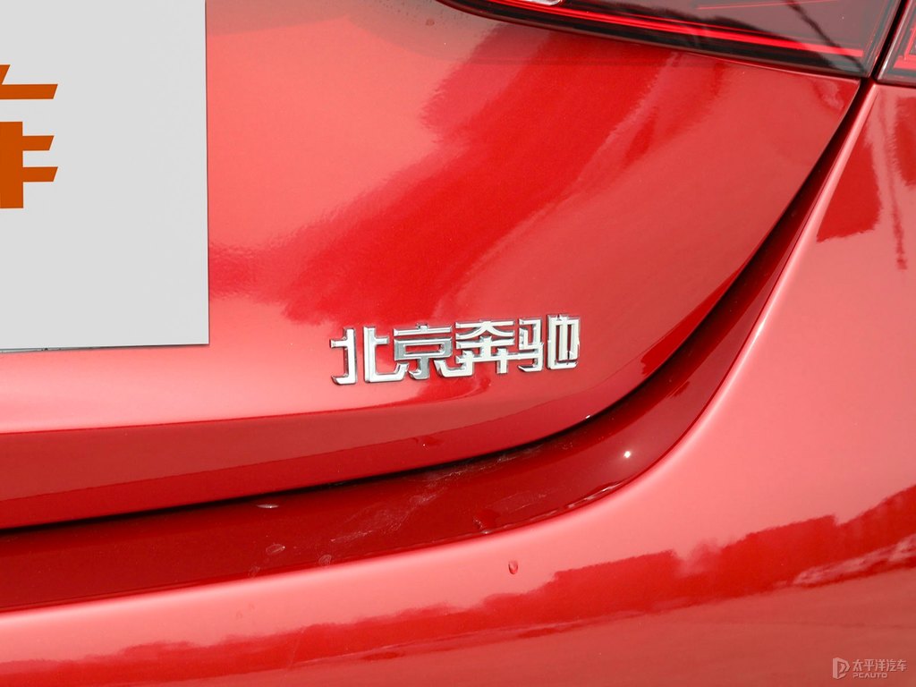 鋯石英紅奔馳C級(jí)車尾外觀圖片