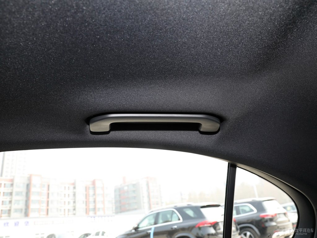 鋯石英紅奔馳C級車廂內飾圖片