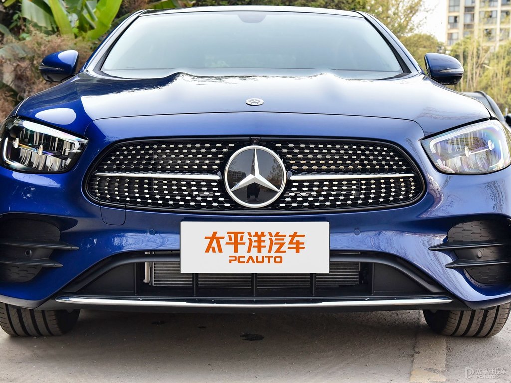 寶石藍(lán)奔馳E級(jí)車頭外觀圖片