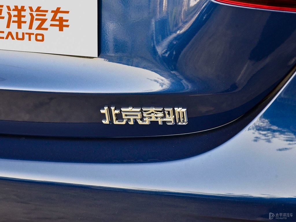 寶石藍(lán)奔馳E級(jí)車尾外觀圖片