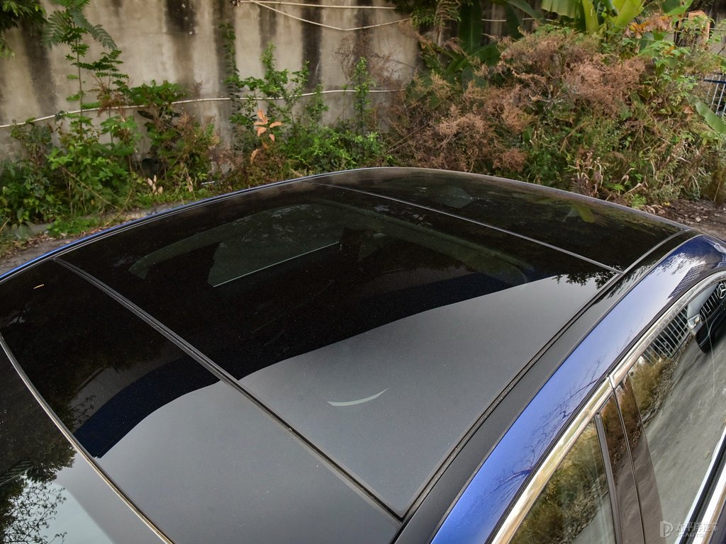寶石藍(lán)奔馳E級車身外觀圖片