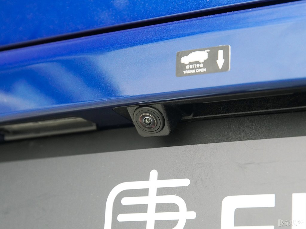 極光藍(lán)唐新能源車尾外觀圖片