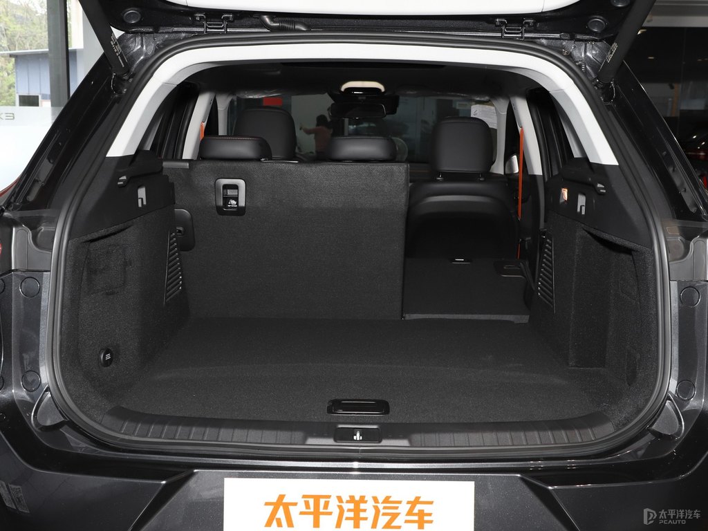 隕石灰星途凌云后備廂空間圖片