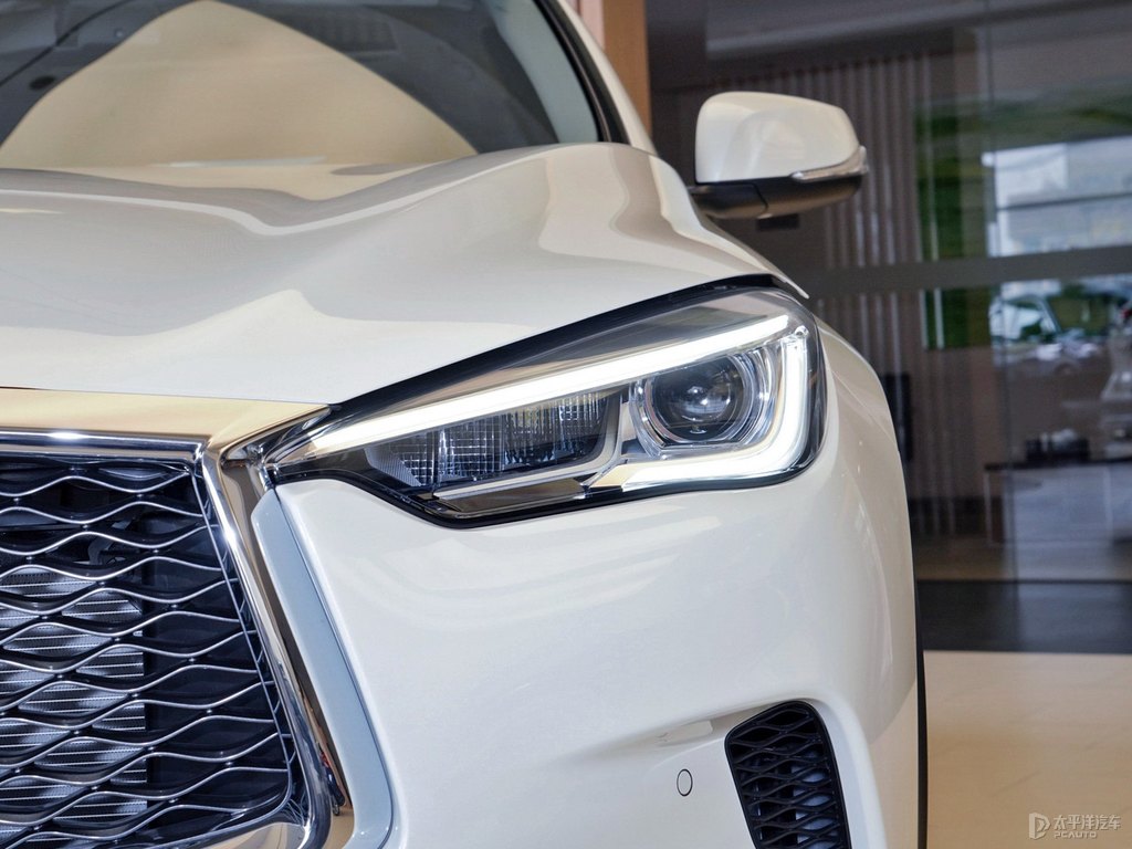 瑩貝白英菲尼迪QX50車頭外觀圖片