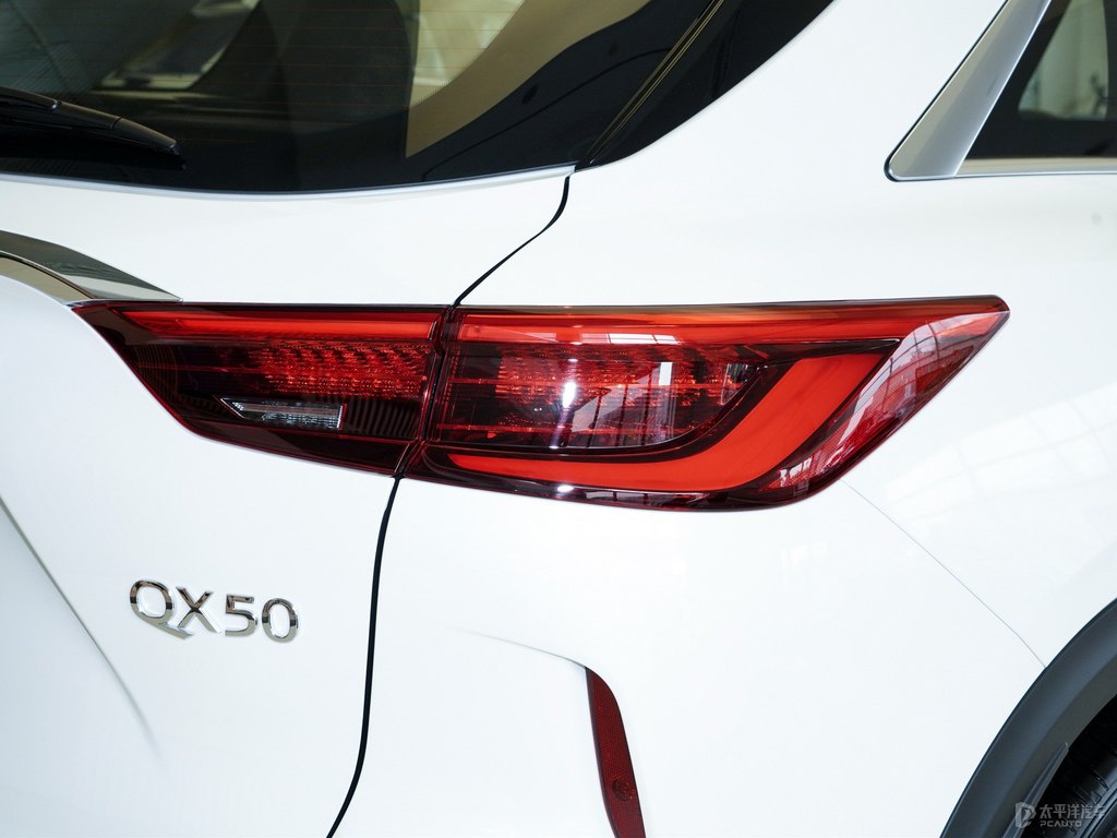 瑩貝白英菲尼迪QX50車尾外觀圖片