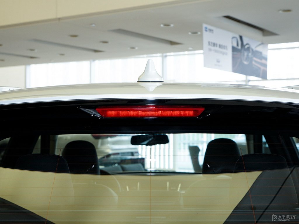 瑩貝白英菲尼迪QX50車尾外觀圖片