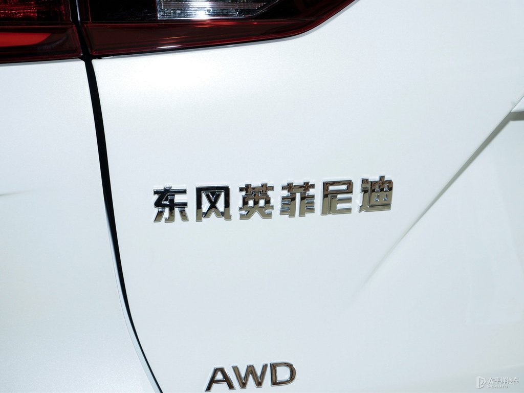 瑩貝白英菲尼迪QX50車尾外觀圖片