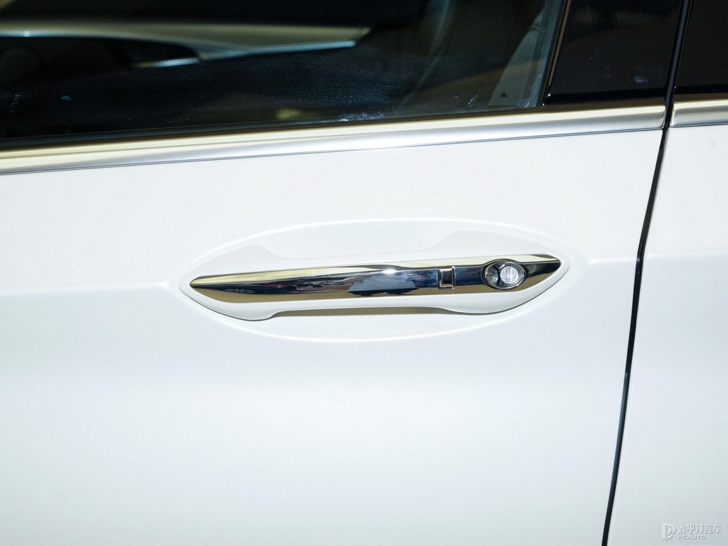 瑩貝白英菲尼迪QX50車尾外觀圖片