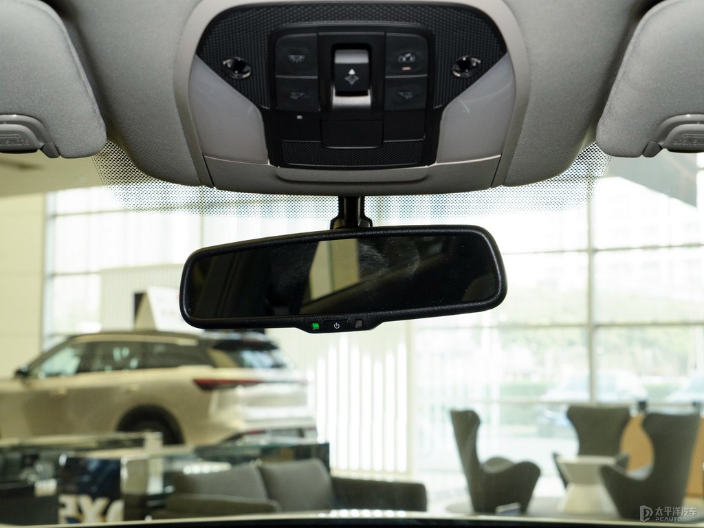 瑩貝白英菲尼迪QX50車廂內(nèi)飾圖片