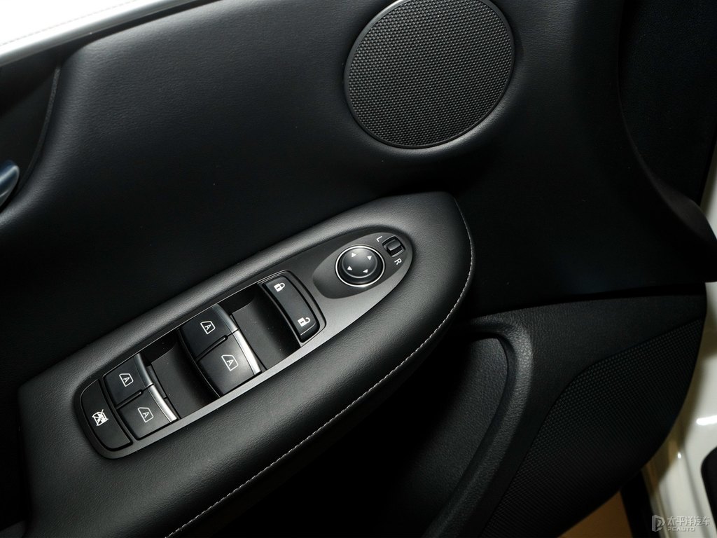 瑩貝白英菲尼迪QX50車廂內飾圖片