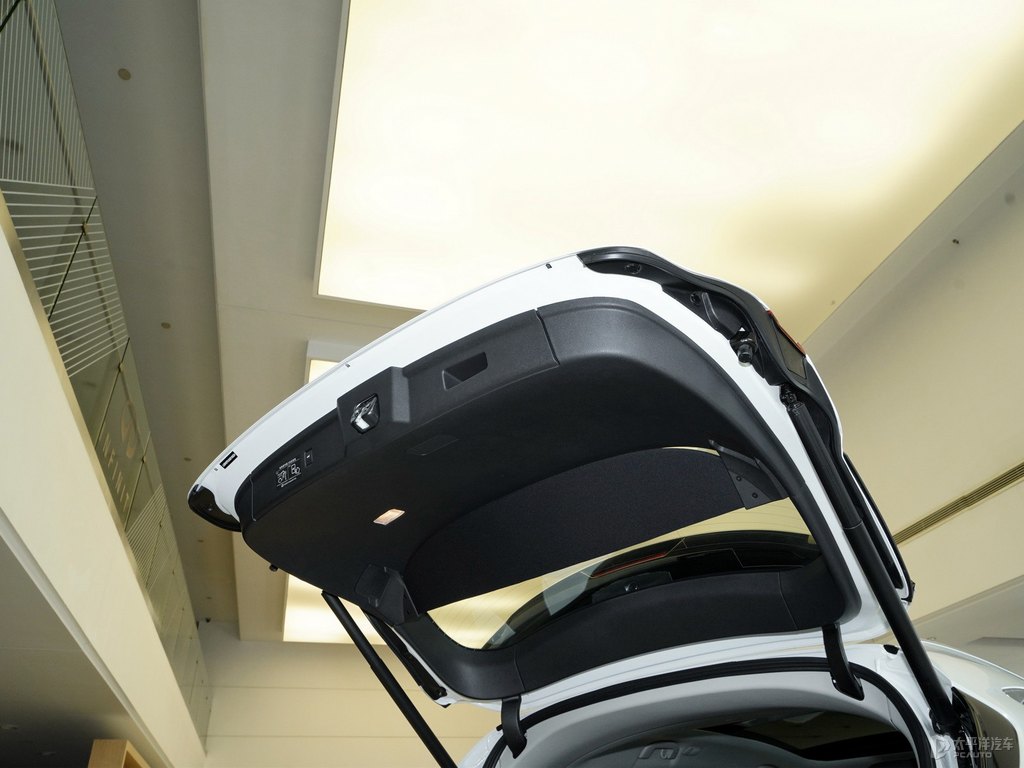 瑩貝白英菲尼迪QX50后備廂空間圖片