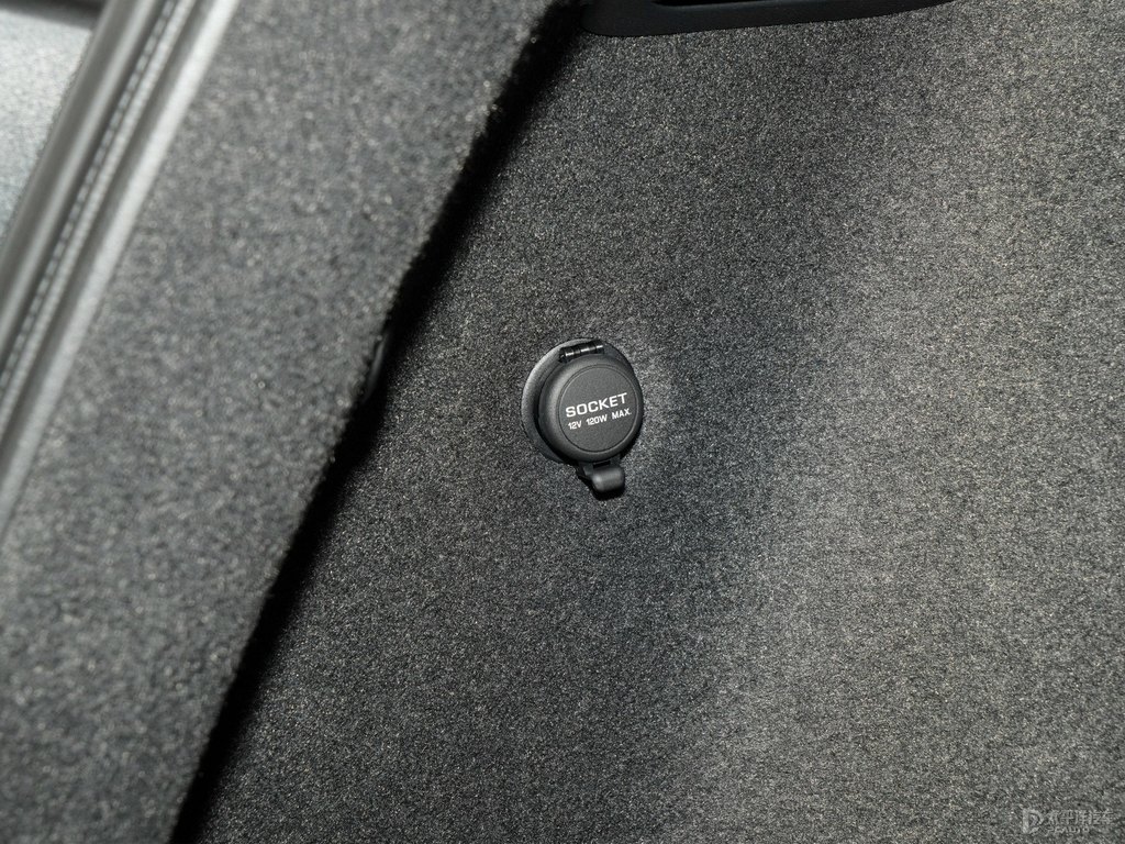 瑩貝白英菲尼迪QX50后備廂空間圖片