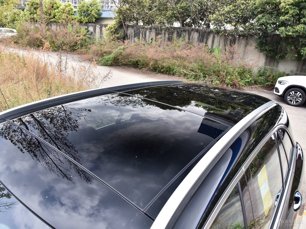 曜巖黑奔馳GLC車身外觀圖片