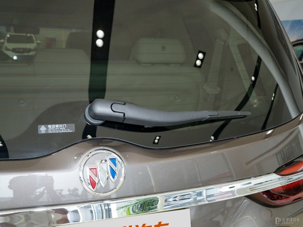琥珀金別克GL8車尾外觀圖片