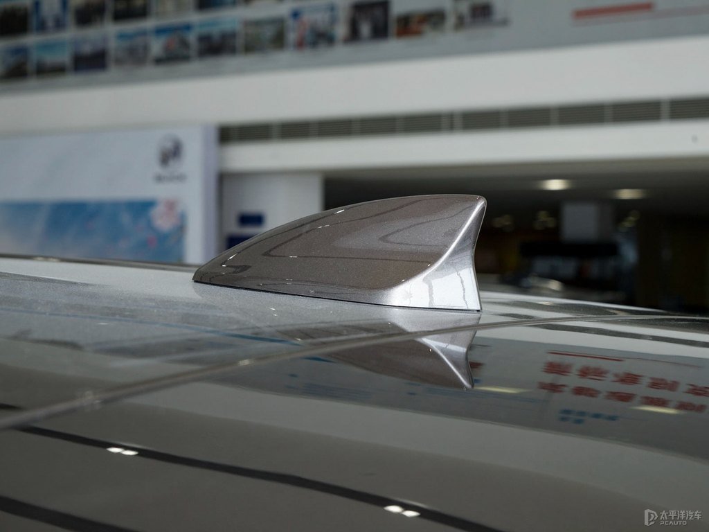 琥珀金別克GL8車身外觀圖片