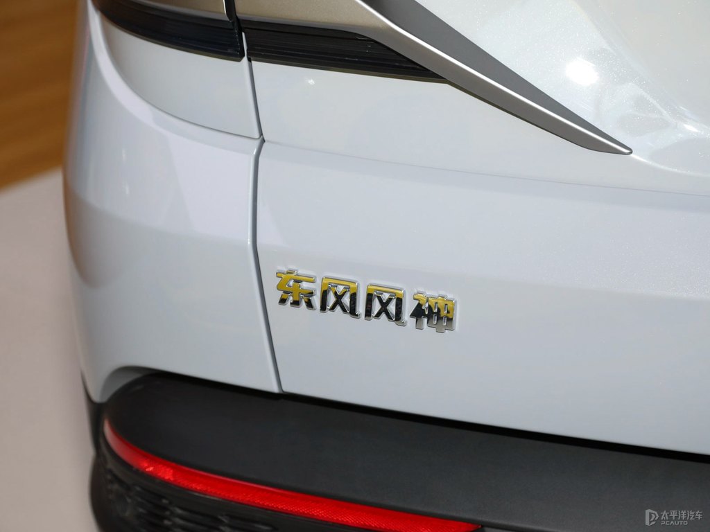 星河匯東風(fēng)風(fēng)神AX7車尾外觀圖片
