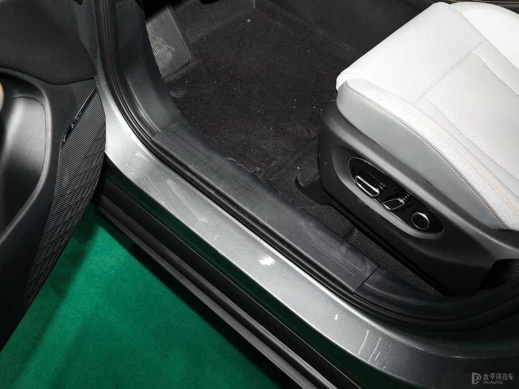 素雅灰AION V車廂內(nèi)飾圖片