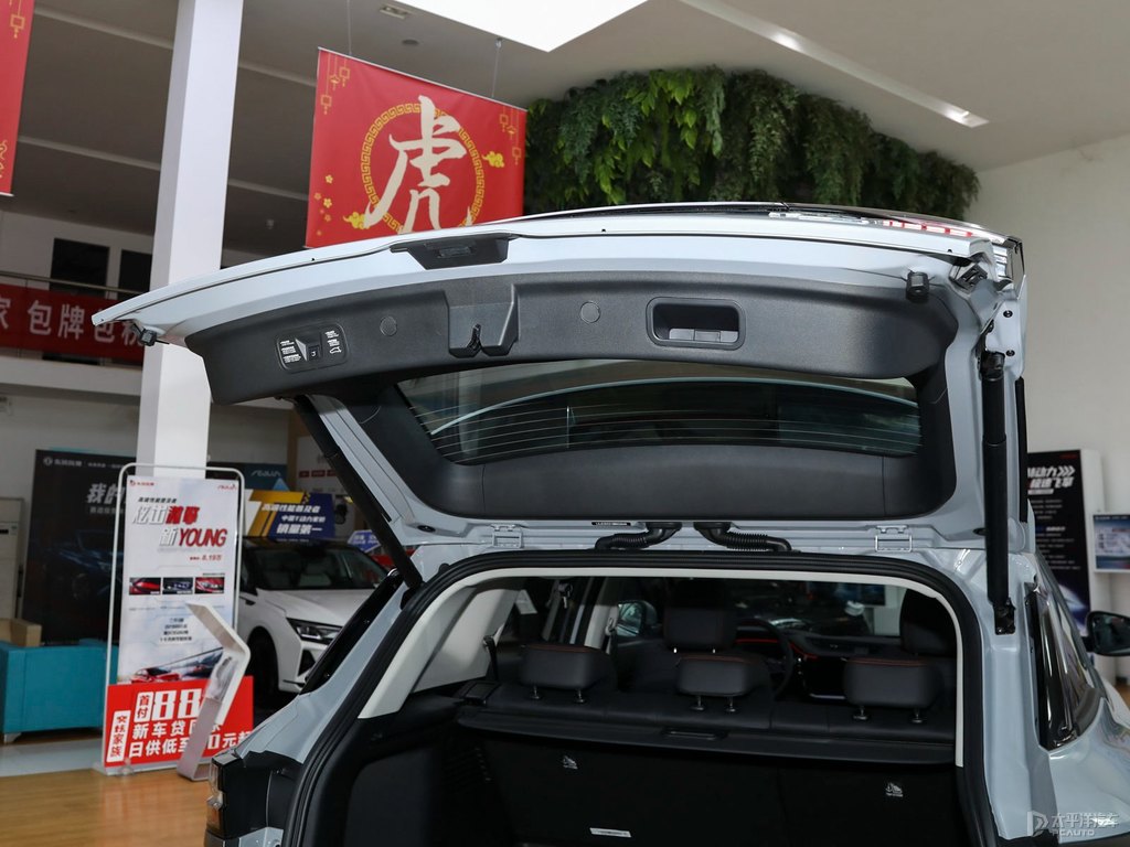 星河匯東風(fēng)風(fēng)神AX7后備廂空間圖片