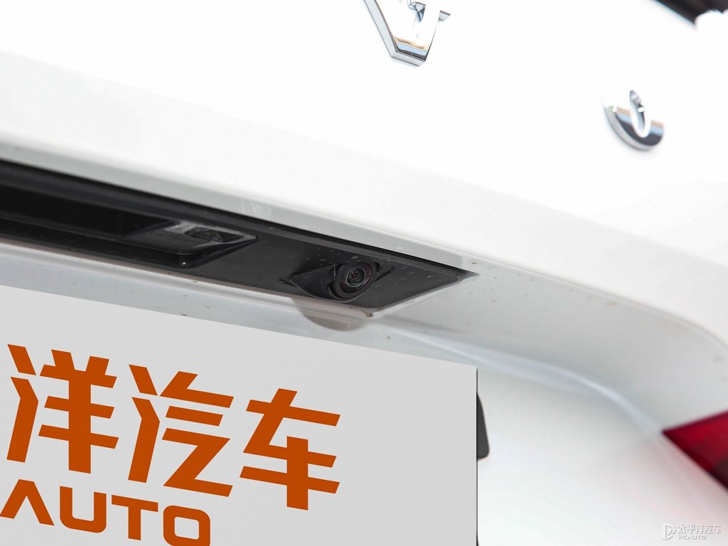 水晶白沃爾沃XC60新能源車尾外觀圖片