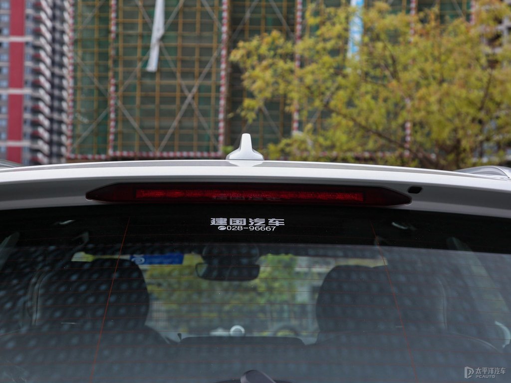 水晶白沃爾沃XC60新能源車尾外觀圖片