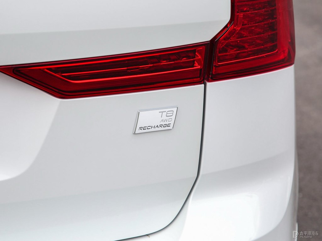 水晶白沃爾沃XC60新能源車尾外觀圖片