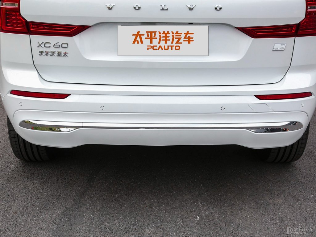 水晶白沃爾沃XC60新能源車尾外觀圖片
