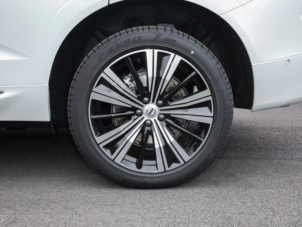 水晶白沃爾沃XC60新能源車身外觀圖片