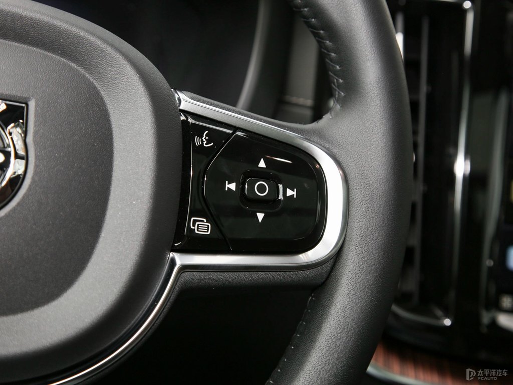 水晶白沃爾沃XC60新能源中控內(nèi)飾圖片