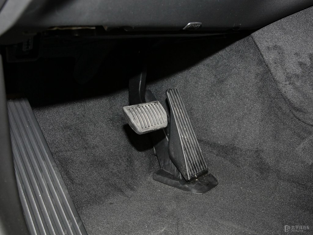水晶白沃爾沃XC60新能源中控內(nèi)飾圖片