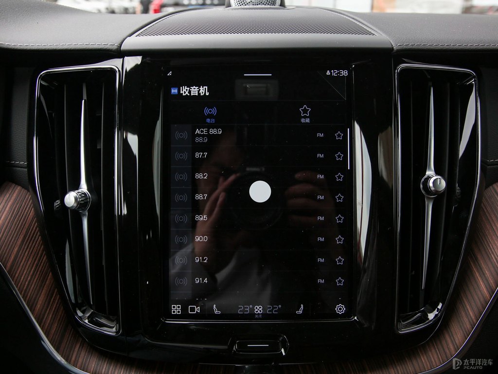 水晶白沃爾沃XC60新能源中控內(nèi)飾圖片