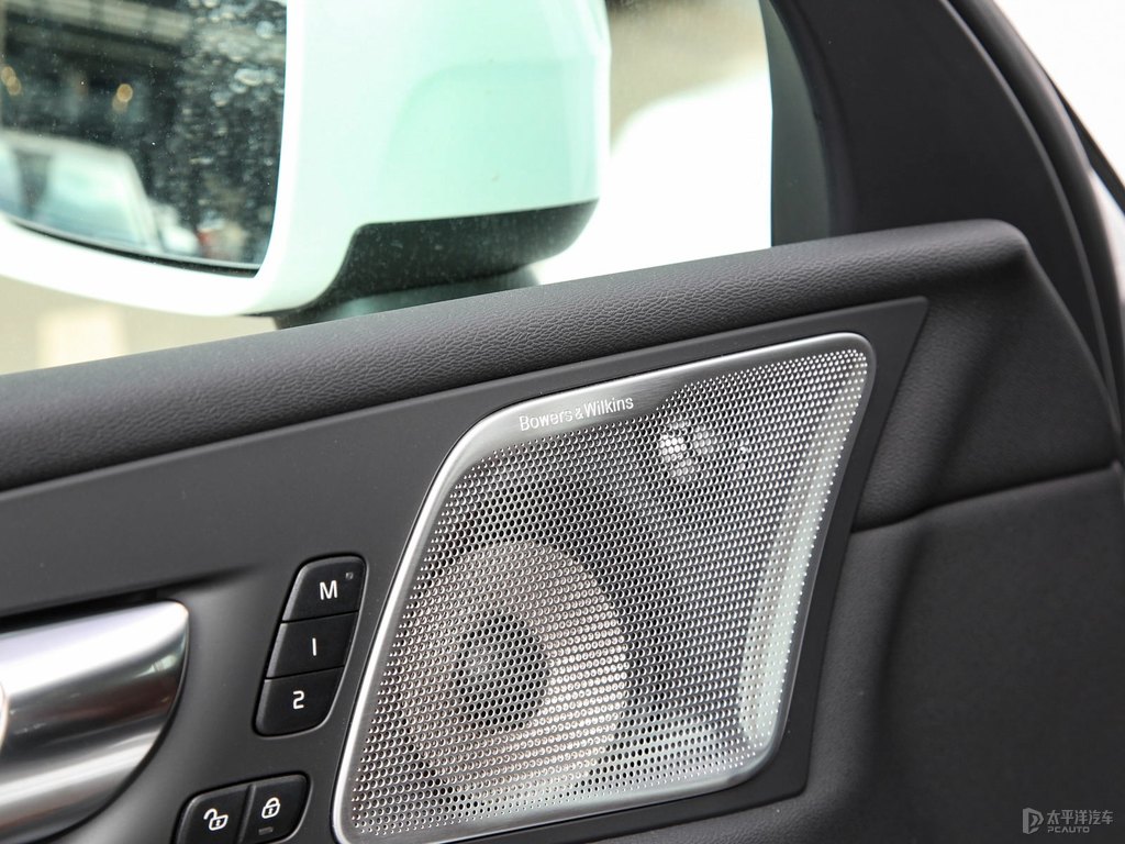 水晶白沃爾沃XC60新能源車廂內(nèi)飾圖片