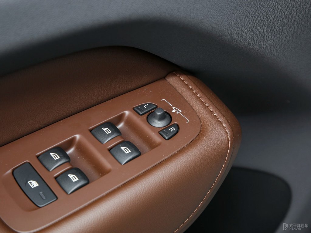 水晶白沃爾沃XC60新能源車廂內(nèi)飾圖片