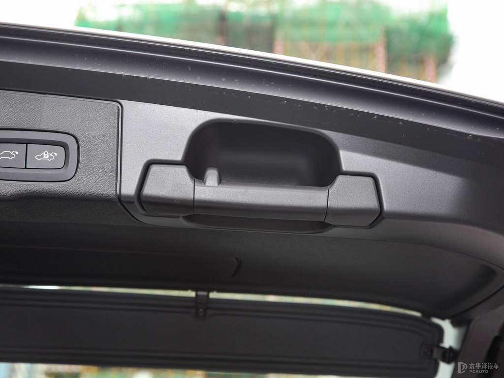 水晶白沃爾沃XC60新能源后備廂空間圖片