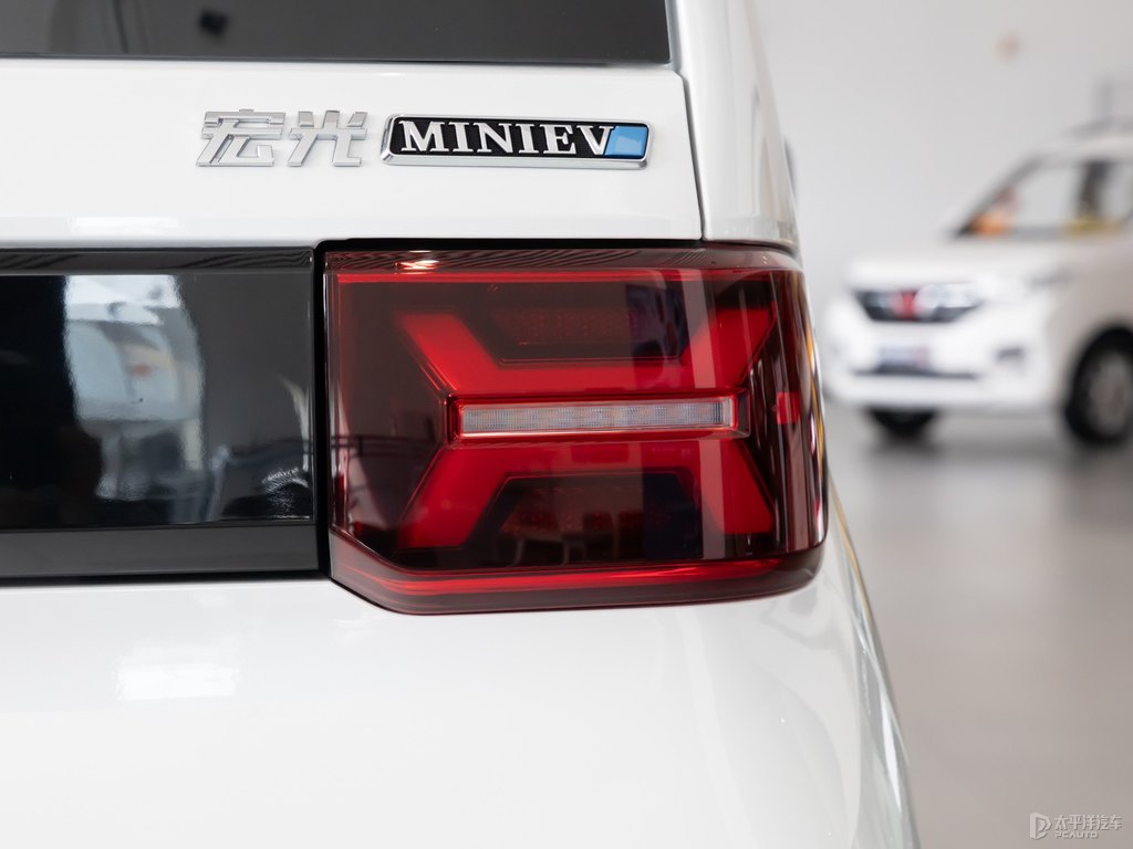 星際漫游(白)宏光MINIEV車尾外觀圖片
