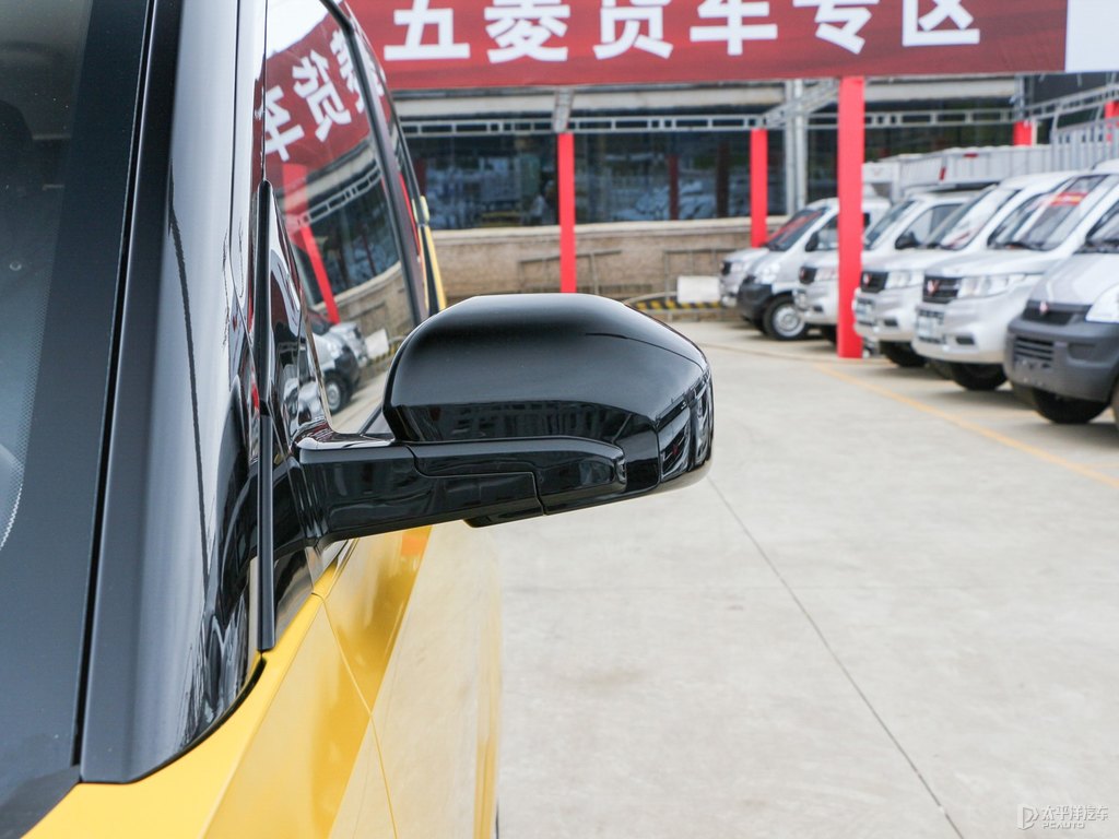 檸檬黃宏光MINIEV車身外觀圖片