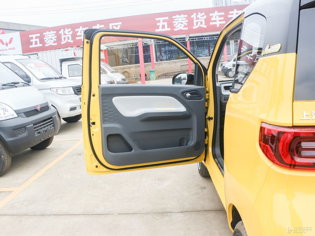 檸檬黃宏光MINIEV車廂內飾圖片