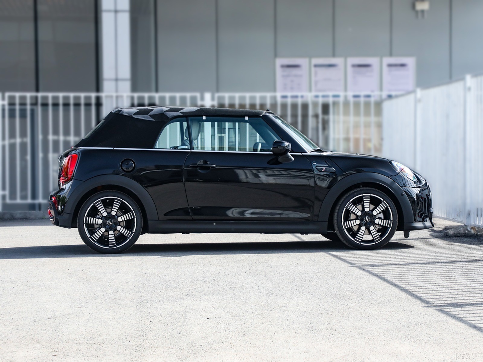 MINI CABRIO外觀高清大圖