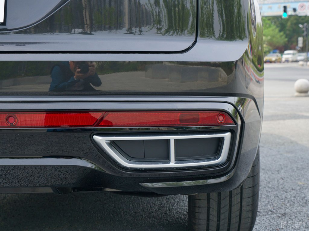 碳晶灰途昂X車尾外觀圖片