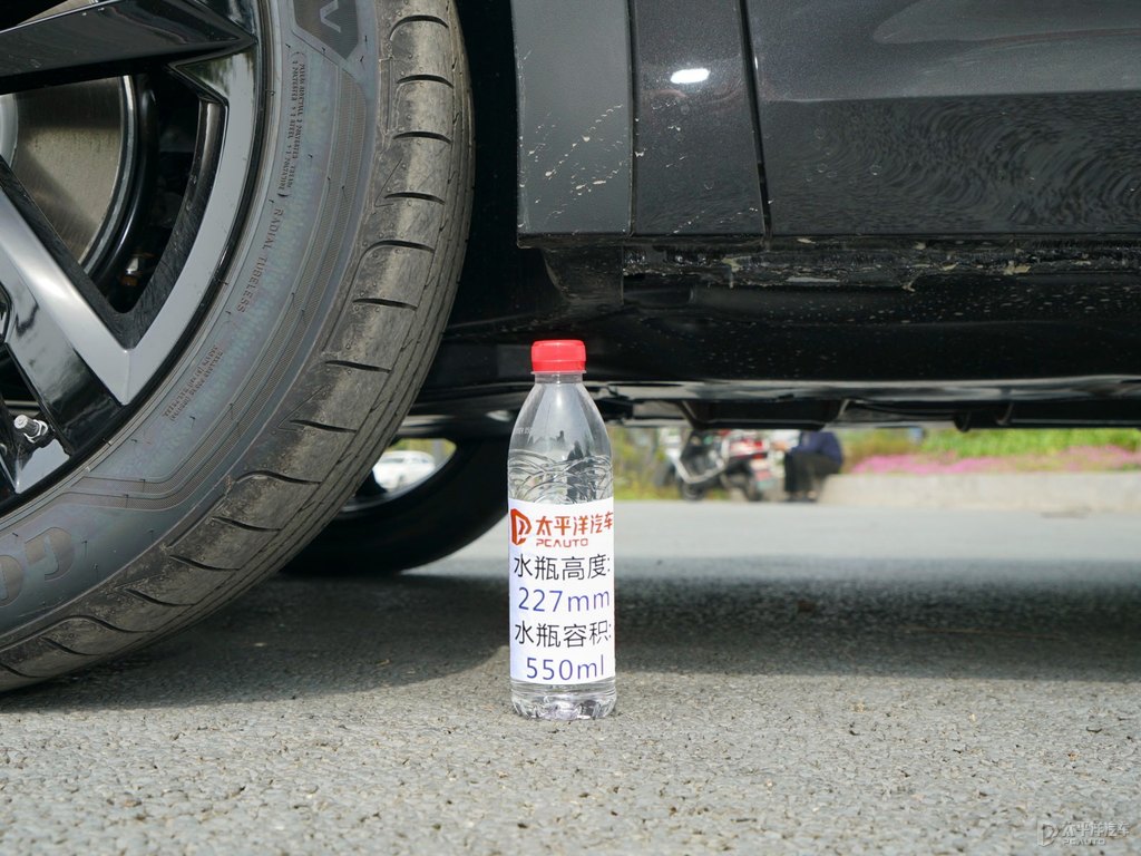 碳晶灰途昂X車身外觀圖片